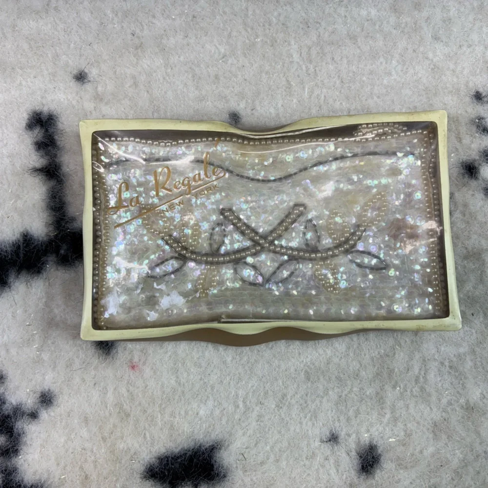 La Regale Women’s Ivory  Embroidered Vintage Sequin Clutch Bag